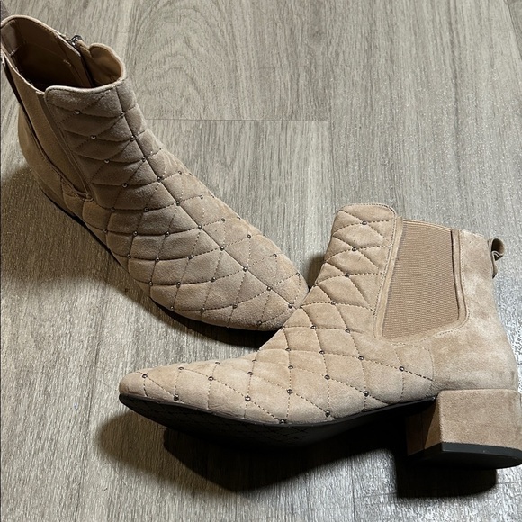 Shoes - Quilted Tan Ankle Boots